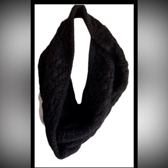 NWT MICHAEL Michael Kors Womens Patchwork Knit Infinity Loop Scarf Black - Picture 8 of 15